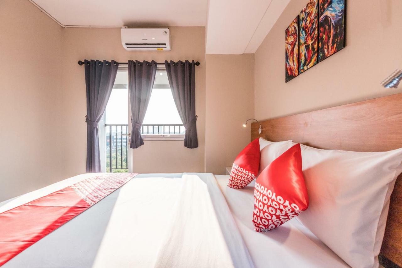 Hotel Flagship 750 Mont Blanc Bekasi Esterno foto